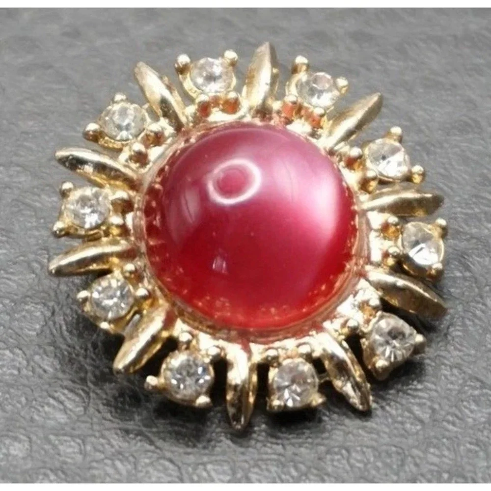 Vintage Red Moonglow Cabochon Rhinestone Starburst Gold Tone Brooch Pin